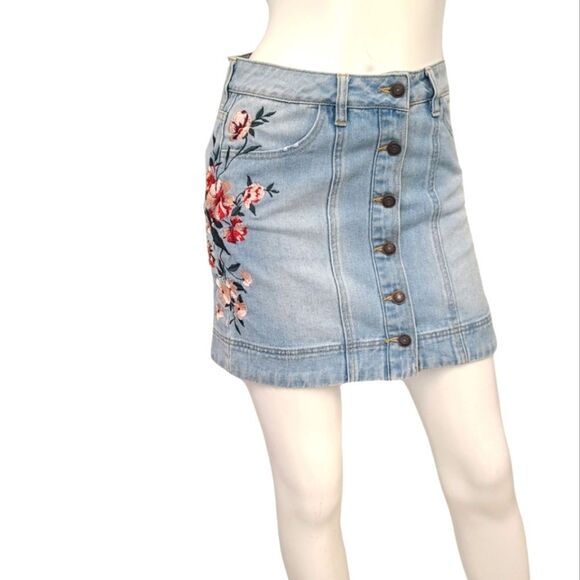 PacSun Dresses & Skirts - PACSUN Floral Embroidered Jean Skirt 26